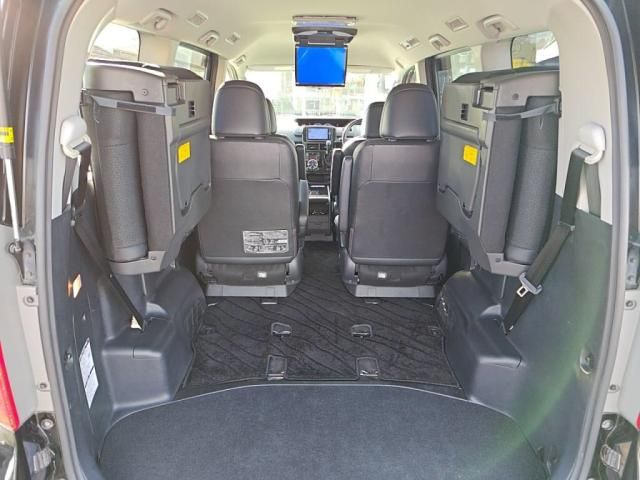 TOYOTA VOXY 2013 Image 31