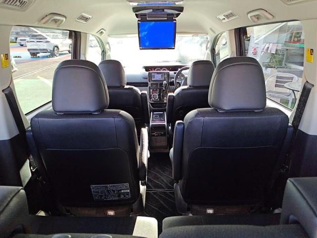 TOYOTA VOXY 2013 Image 31