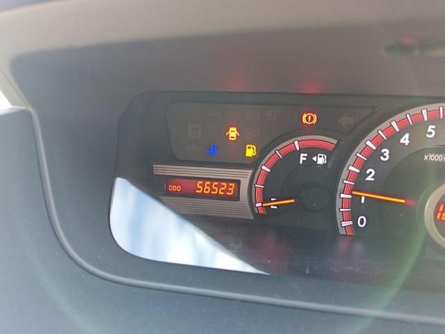 TOYOTA VOXY 2013 Image 31