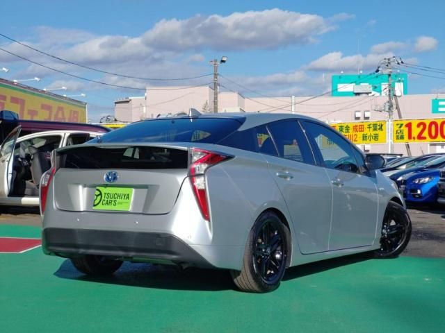 TOYOTA PRIUS 2017 Image 31