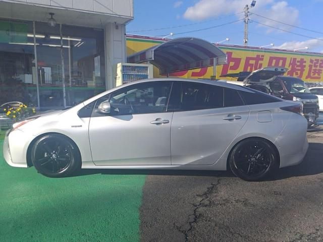 TOYOTA PRIUS 2017 Image 31