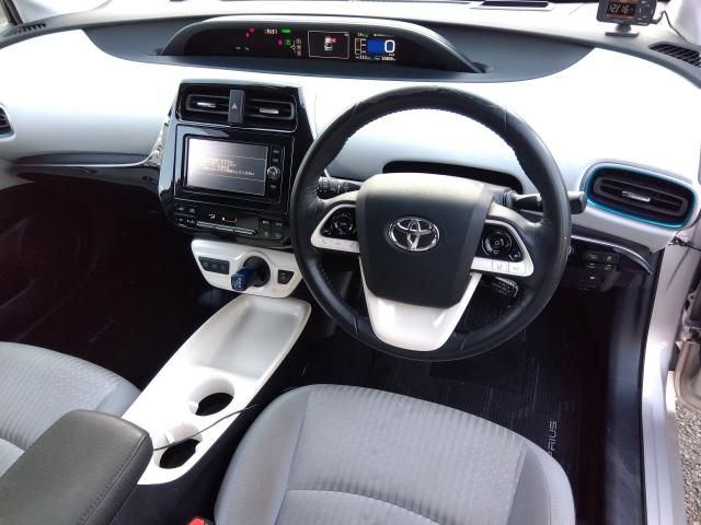 TOYOTA PRIUS 2016 Image 31