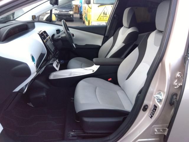 TOYOTA PRIUS 2016 Image 31