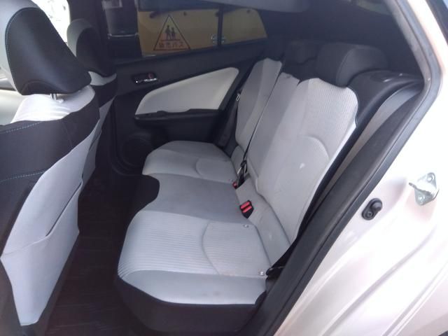 TOYOTA PRIUS 2016 Image 31