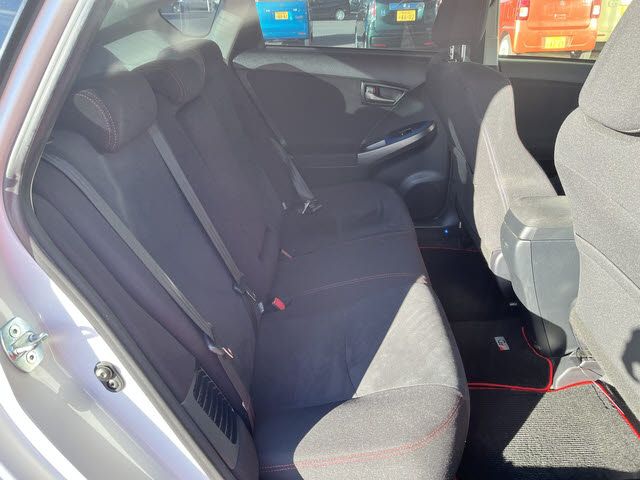 TOYOTA PRIUS 2015 Image 31