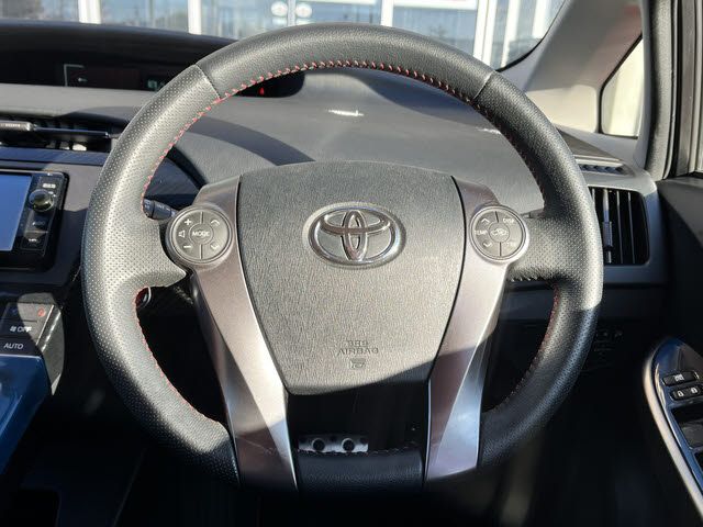 TOYOTA PRIUS 2015 Image 31