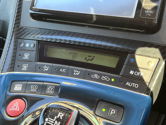 TOYOTA PRIUS 2015 Image 31