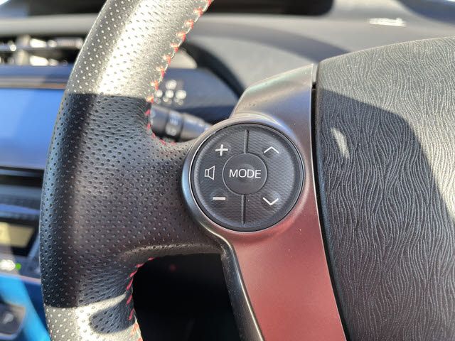 TOYOTA PRIUS 2015 Image 31