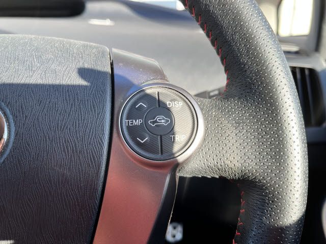 TOYOTA PRIUS 2015 Image 31