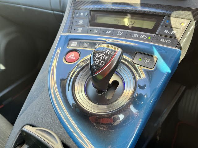 TOYOTA PRIUS 2015 Image 31