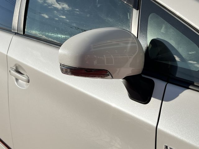 TOYOTA PRIUS 2015 Image 31