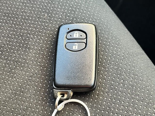 TOYOTA PRIUS 2015 Image 31