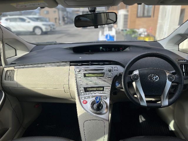 TOYOTA PRIUS 2014 Image 31