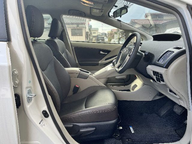 TOYOTA PRIUS 2014 Image 31