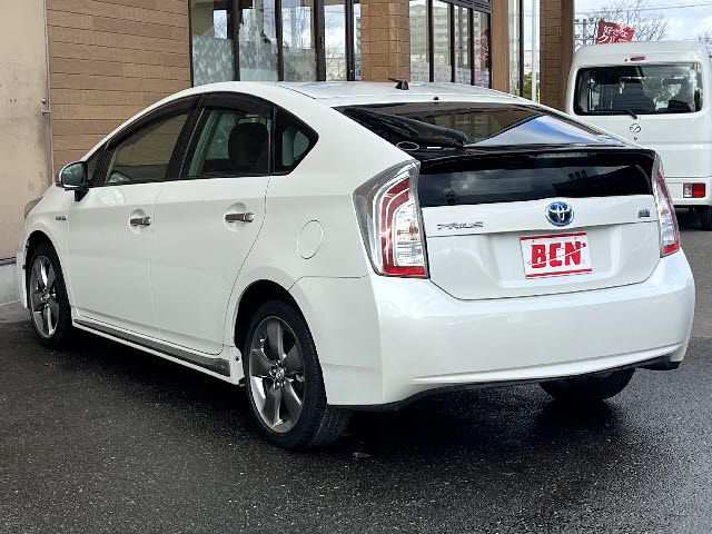 TOYOTA PRIUS 2014 Image 31