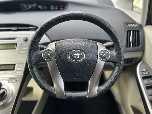 TOYOTA PRIUS 2014 Image 31