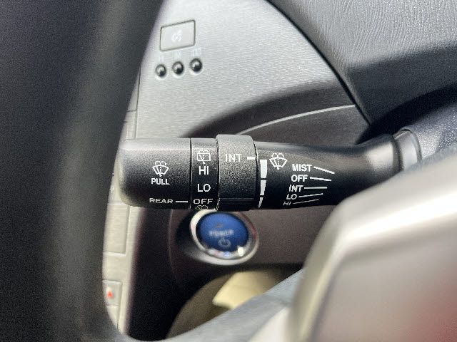 TOYOTA PRIUS 2014 Image 31