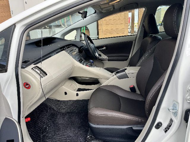 TOYOTA PRIUS 2014 Image 31