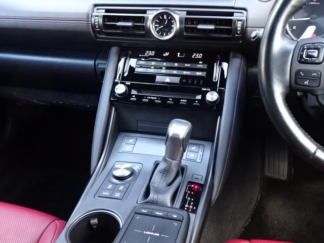 TOYOTA LEXUS IS300 2023 Image 31