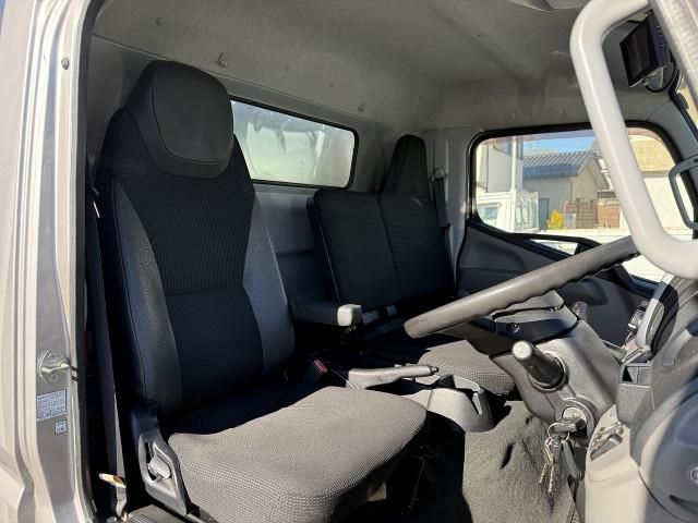 MITSUBISHI CANTER 2017 Image 31