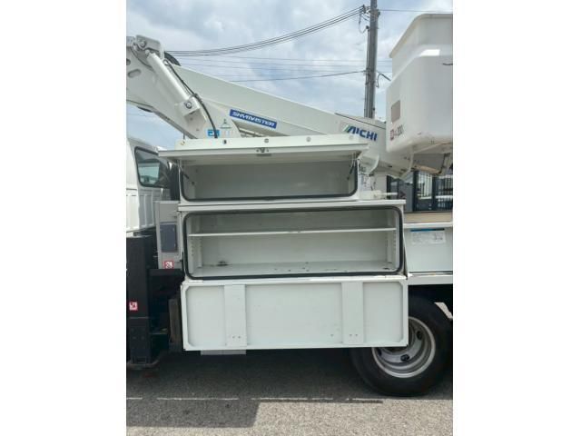 ISUZU ELF 2015 Image 31