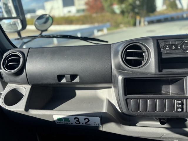 HINO DUTRO 2018 Image 31