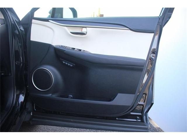 TOYOTA LEXUS NX300 2018 Image 31