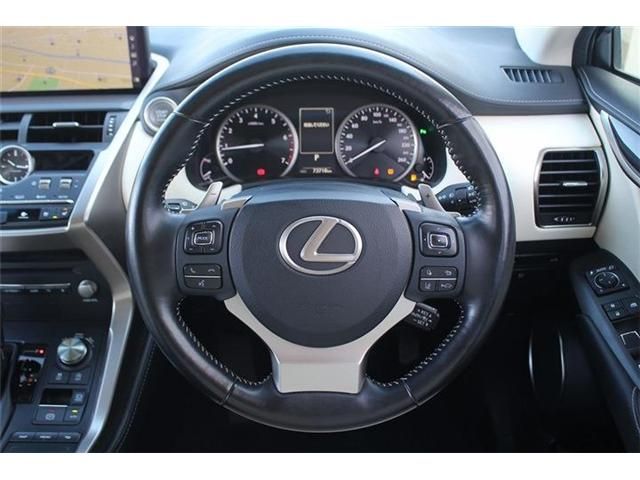 TOYOTA LEXUS NX300 2018 Image 31