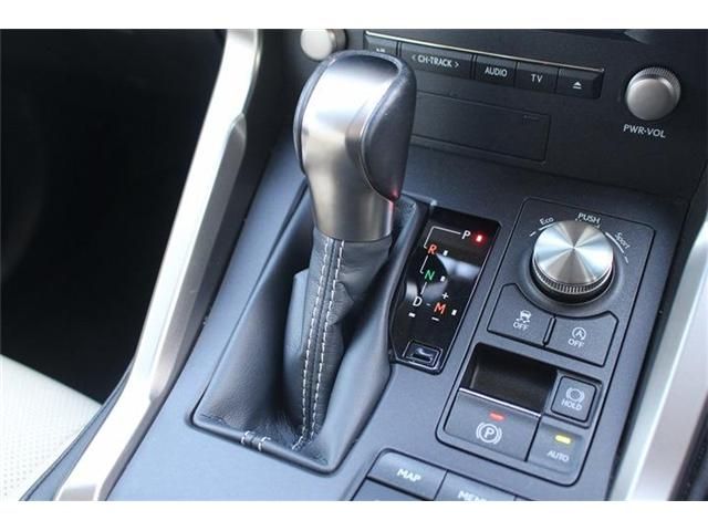 TOYOTA LEXUS NX300 2018 Image 31