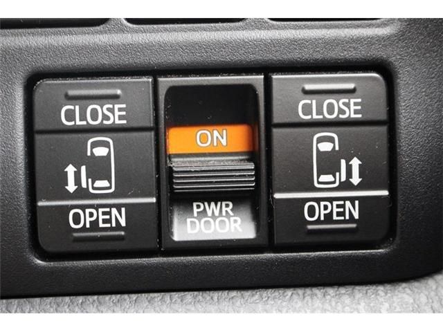 TOYOTA VOXY HYBRID 2017 Image 31