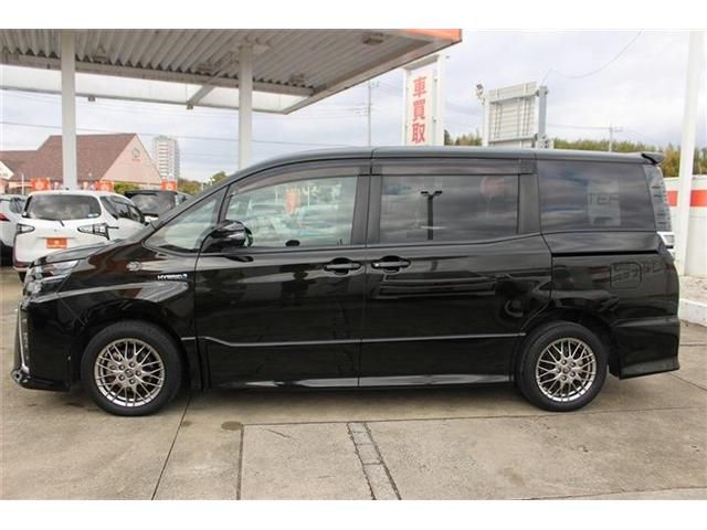 TOYOTA VOXY HYBRID 2017 Image 31