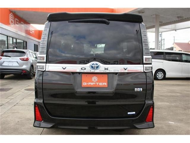 TOYOTA VOXY HYBRID 2017 Image 31