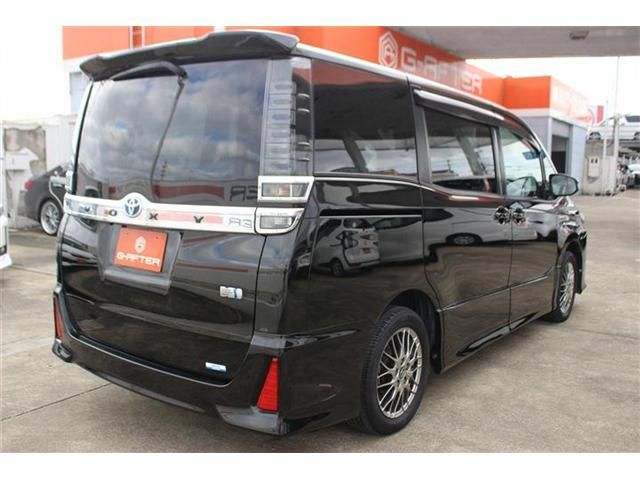 TOYOTA VOXY HYBRID 2017 Image 31