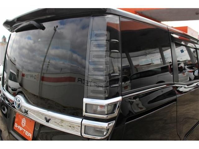 TOYOTA VOXY HYBRID 2017 Image 31