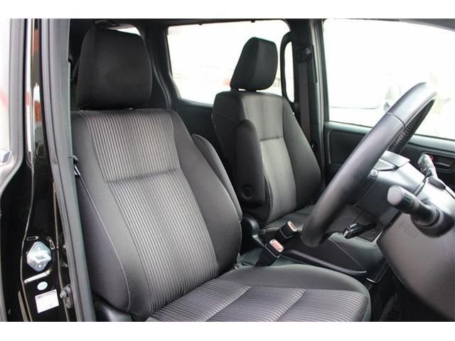 TOYOTA VOXY HYBRID 2017 Image 31