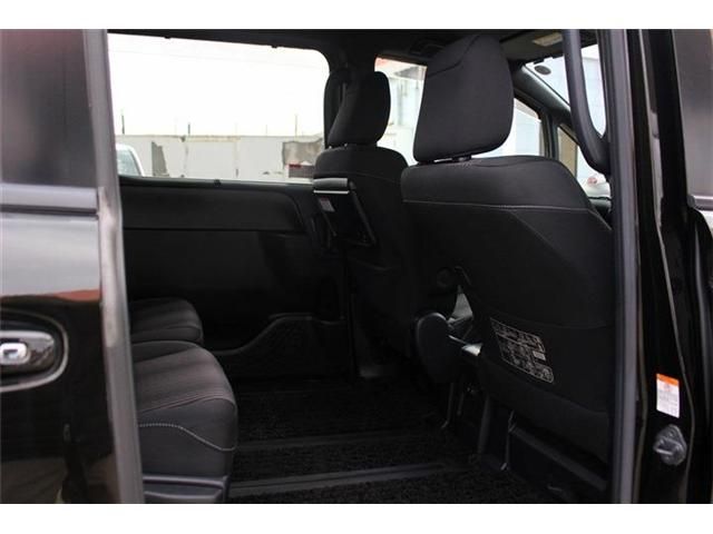 TOYOTA VOXY HYBRID 2017 Image 31