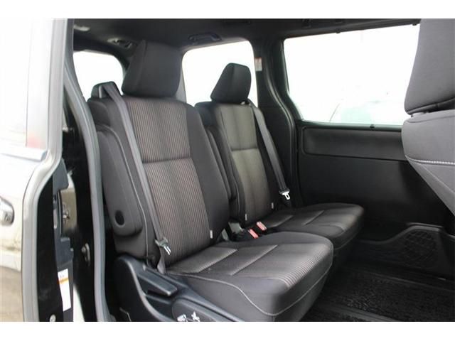 TOYOTA VOXY HYBRID 2017 Image 31