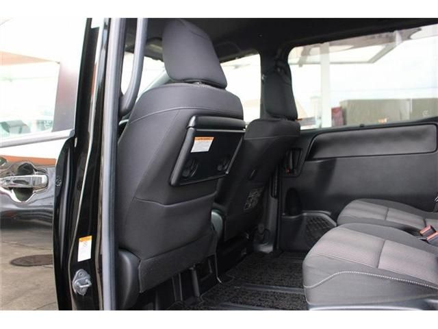 TOYOTA VOXY HYBRID 2017 Image 31