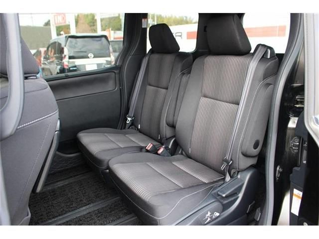 TOYOTA VOXY HYBRID 2017 Image 31