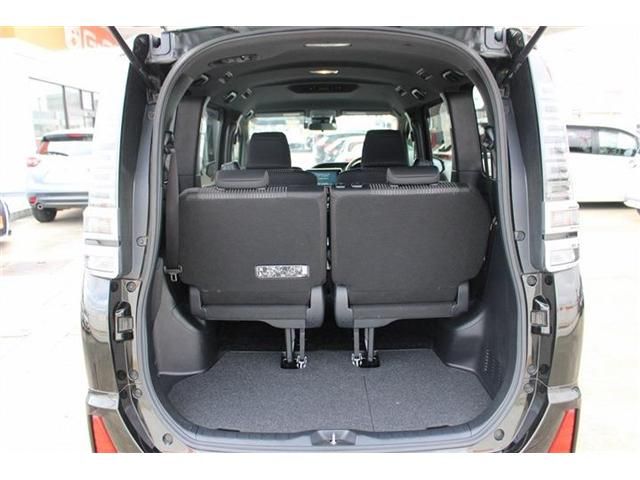 TOYOTA VOXY HYBRID 2017 Image 31