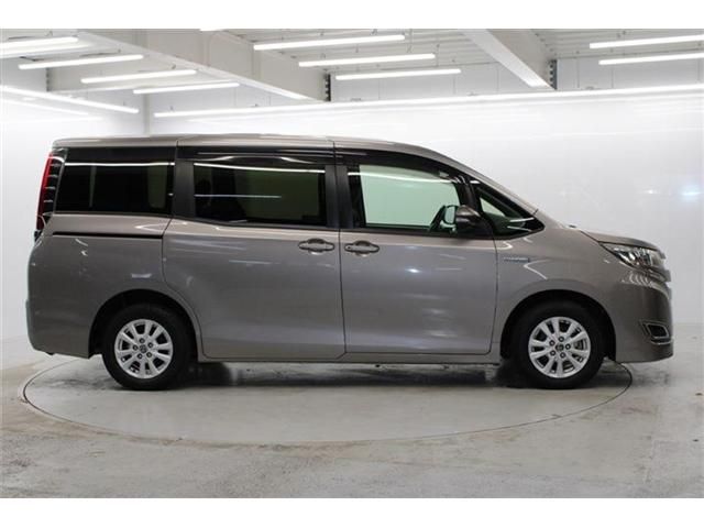 TOYOTA NOAH HYBRID 2018 Image 31