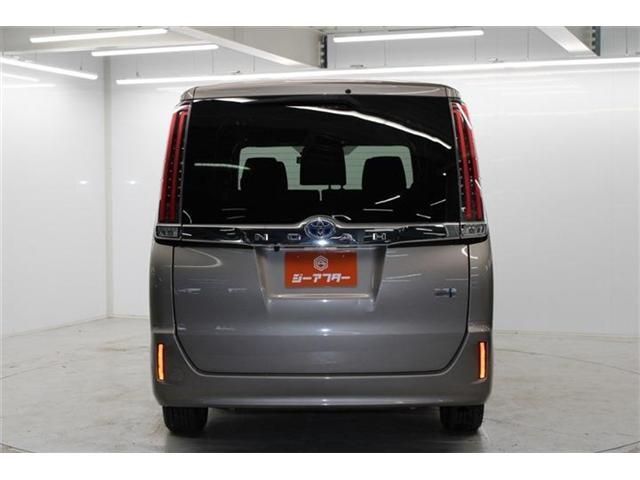 TOYOTA NOAH HYBRID 2018 Image 31