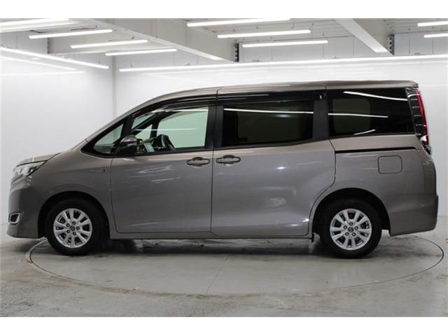 TOYOTA NOAH HYBRID 2018 Image 31