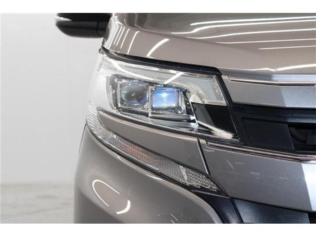 TOYOTA NOAH HYBRID 2018 Image 31