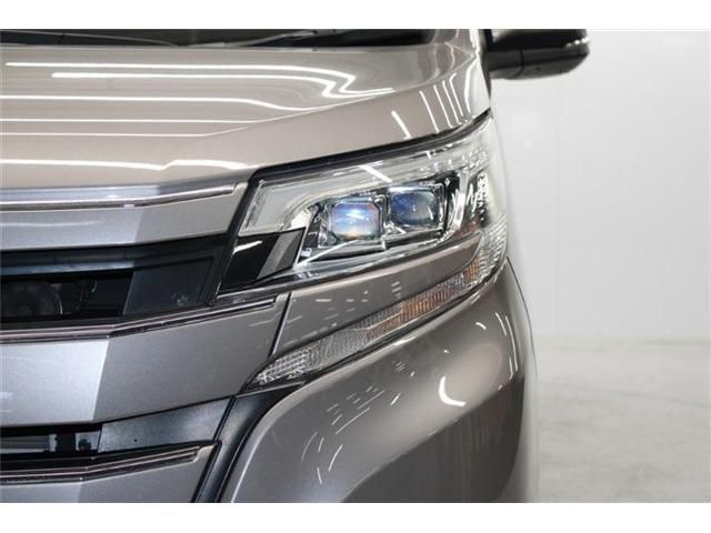 TOYOTA NOAH HYBRID 2018 Image 31