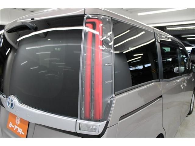 TOYOTA NOAH HYBRID 2018 Image 31