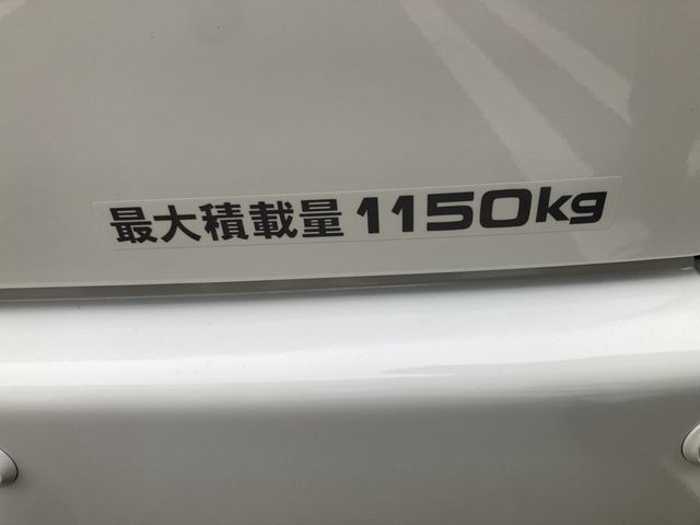 TOYOTA HIACE VAN 2WD 2025 Image 31