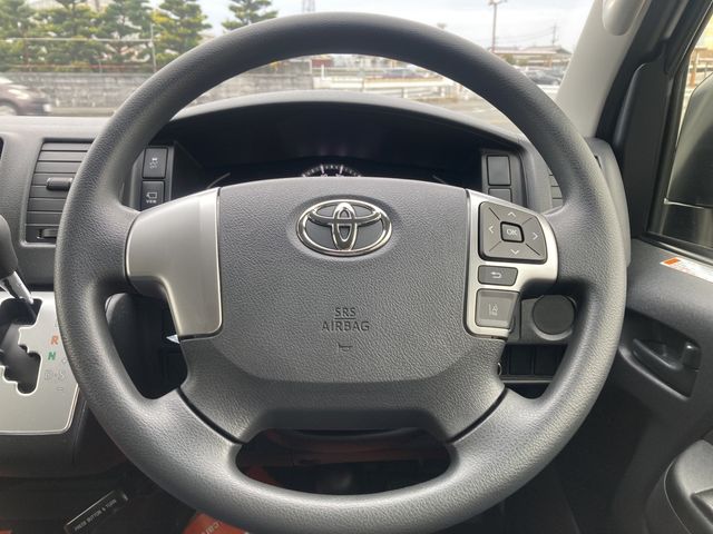 TOYOTA HIACE VAN 2WD 2025 Image 31