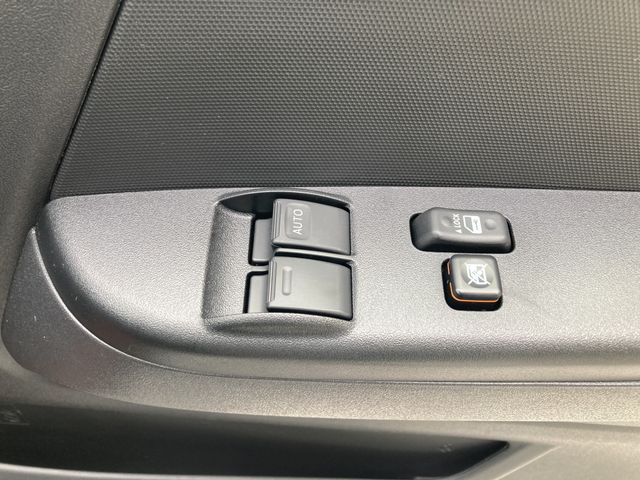 TOYOTA HIACE VAN 2WD 2025 Image 31