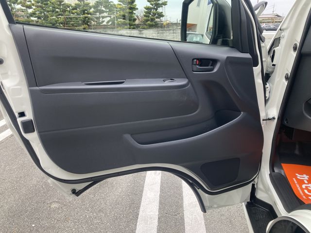 TOYOTA HIACE VAN 2WD 2025 Image 31